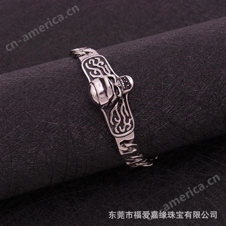 中国台湾朋克钛钢带帽骷髅头手链 另类工艺加工厂 欧美仿古时尚订做