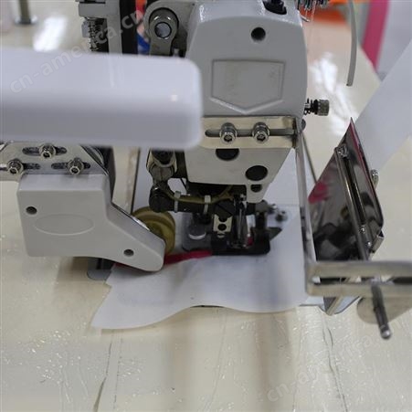 花样拼接工艺机日东窗帘加工设备自动吸收余料输送带和缝纫机同步