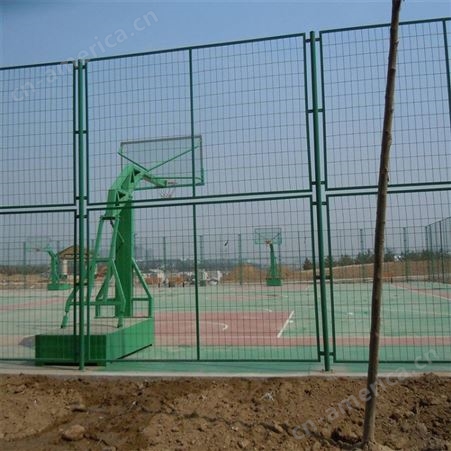 厂家定制球场围网浸塑防锈室外体育场围网围栏勾花网围网 免费安装